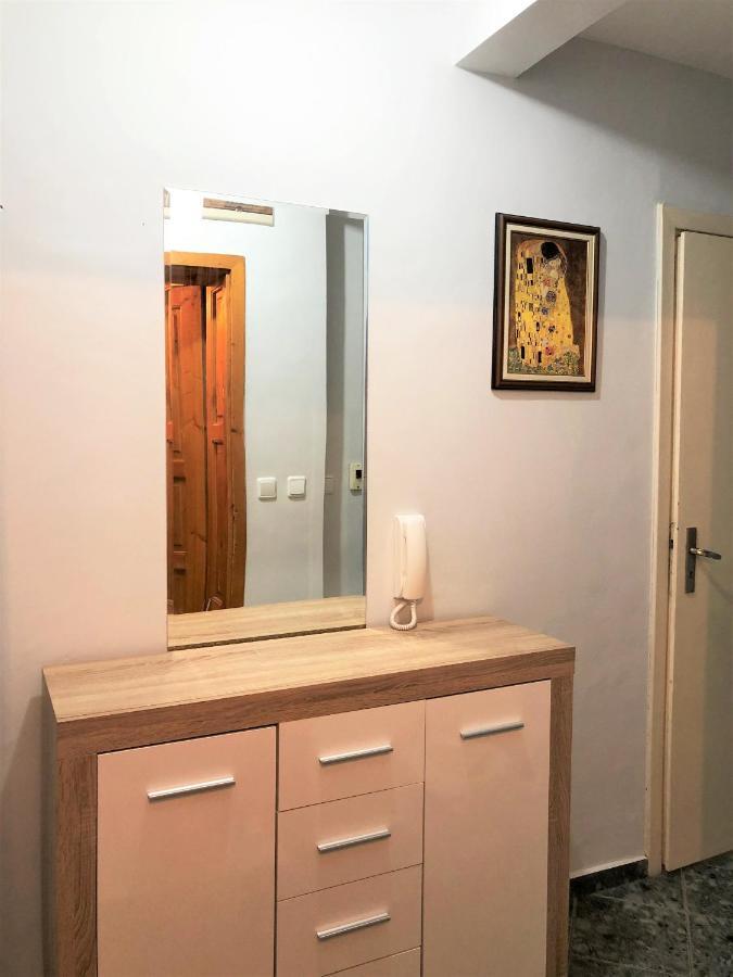 וארנה Central Apartment Sunshine מראה חיצוני תמונה